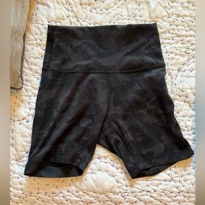 Lulu lemon black and gray camo bike shorts. 6 inch in seam